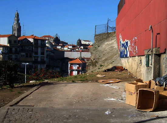 Ambiente degradado perto da Rua Chã