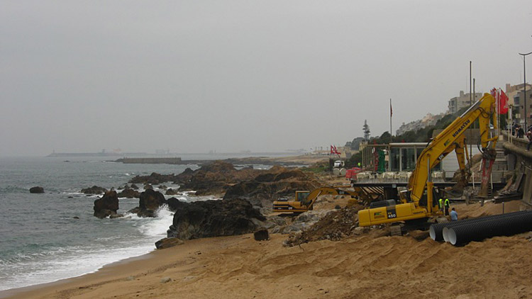 Praia em obras