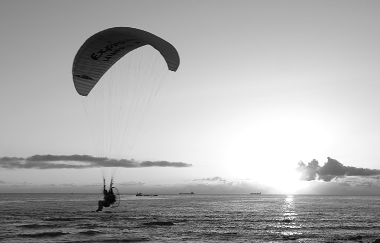 Voando sobre a praia
