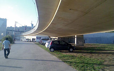 Junto ao Edifício Transparente